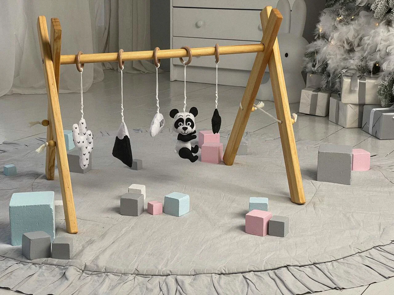 Monochrome baby gym